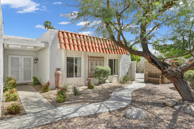 71370 Gardess Road, Rancho Mirage CA: https://media.crmls.org/mediaz/037eb601-3279-4f58-a676-508bbe2920f5.jpg