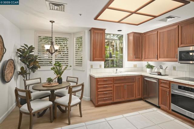 5920 Horsemans Canyon, Walnut Creek CA: https://media.crmls.org/mediaz/0380e75f-636d-402e-9827-35b1bed3a32b.jpg