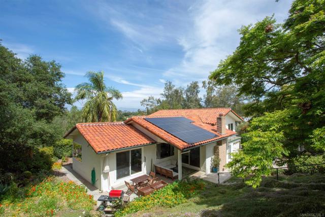 28628 Mountain Meadow Rd, Escondido CA: https://media.crmls.org/mediaz/038111d9-5352-4f2c-b62d-756d6037d91f.jpg