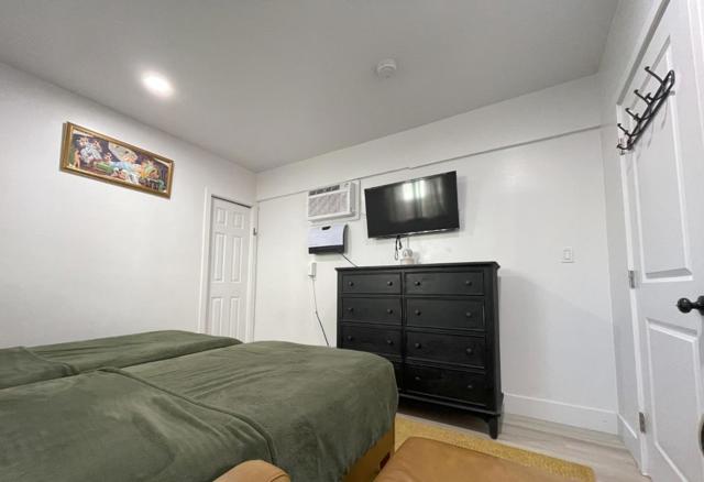 644 Buckeye Street, Redwood City CA: https://media.crmls.org/mediaz/038220a6-26b9-42ad-9991-ae7aa33fb2de.jpg