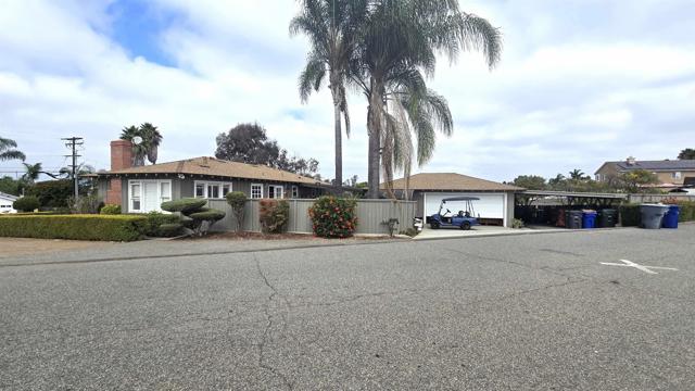 323 Hill Dr, Vista CA: https://media.crmls.org/mediaz/0382c16f-8e27-42a6-a87a-966468bb42a3.jpg
