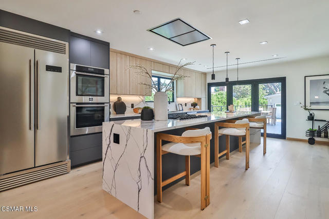 514 W Washington Boulevard, Pasadena CA: https://media.crmls.org/mediaz/0382c557-2d57-4e9f-8536-1e0c0a78882d.jpg
