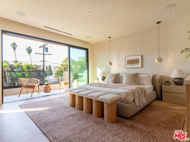 517 N Edinburgh Avenue, Los Angeles CA: https://media.crmls.org/mediaz/0382c984-eb78-479d-a66a-17d3eff0e817.jpg