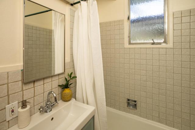 86 Roosevelt Circle, Palo Alto CA: https://media.crmls.org/mediaz/038306ee-25ce-4380-9614-35841f7b7ac7.jpg