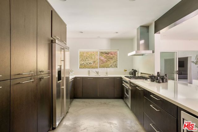 11115 Dona Pegita Drive, Studio City CA: https://media.crmls.org/mediaz/03835c33-fb87-423e-a5db-e304142fc244.jpg