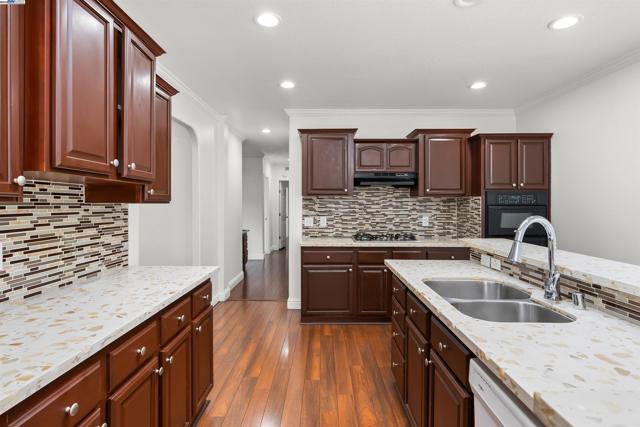 28147 Murcia st, Hayward CA: https://media.crmls.org/mediaz/038365e7-d695-472f-9bd4-baea7ebb441a.jpg
