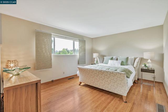 92 Gaywood Pl, Moraga CA: https://media.crmls.org/mediaz/03838a4a-7fdd-4e78-81e8-9ed128ae911f.jpg