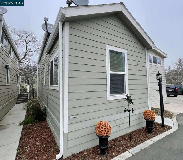 16711 Marsh Creek Rd, Clayton CA: https://media.crmls.org/mediaz/0383aaa9-61fd-4c92-952c-78cfd9ea23b9.jpg