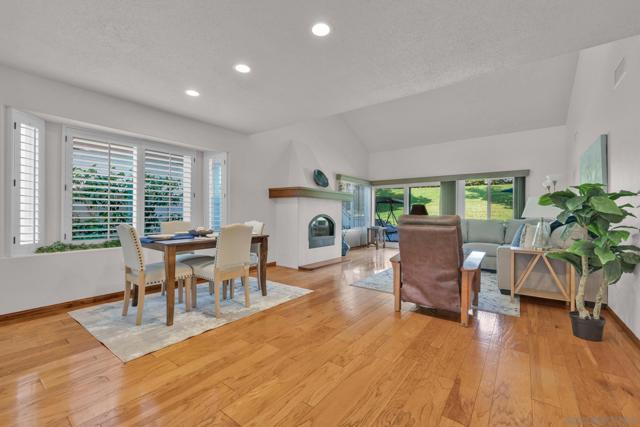 4676 Barcelona Way, Oceanside CA: https://media.crmls.org/mediaz/0383c705-03e7-40ca-93ca-a6dd96882329.jpg
