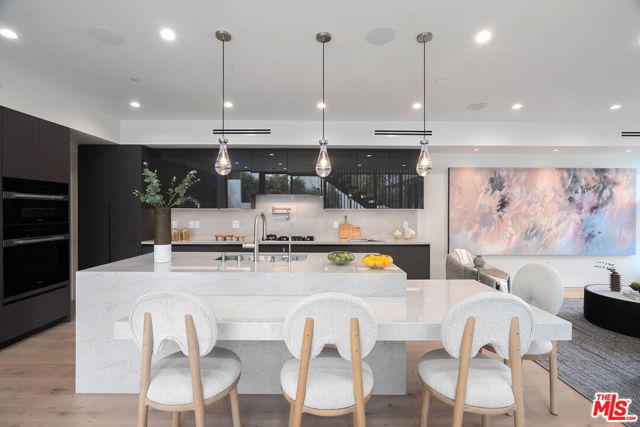 3670 Buena Park Drive, Studio City CA: https://media.crmls.org/mediaz/0383f285-93ff-4fdc-8286-0dd11eb78cde.jpg
