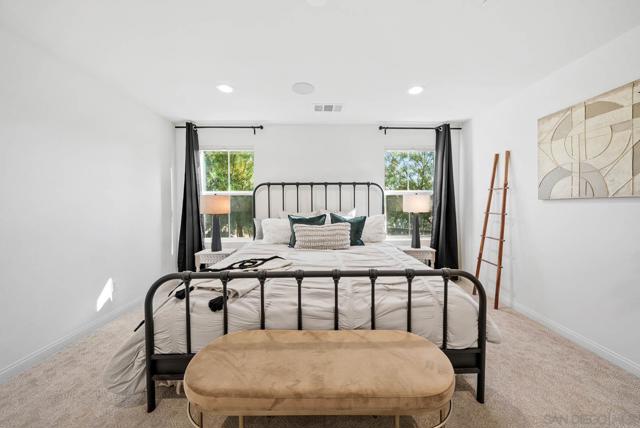 3135 Linwood St, Vista CA: https://media.crmls.org/mediaz/03847026-d96c-4fb9-bca0-dc145dad35a9.jpg