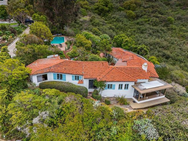 7520 Hillside Dr, La Jolla CA: https://media.crmls.org/mediaz/038525aa-15c3-4f53-9eb6-5d371b4ddd4a.jpg