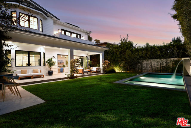 416 21st Place, Santa Monica CA: https://media.crmls.org/mediaz/03855835-2d27-442c-8cd4-7a1cec82a26d.jpg