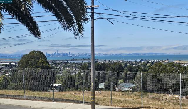 1034 Navellier St, El Cerrito CA: https://media.crmls.org/mediaz/03855f6a-3be4-46ea-8547-7eb4a174f636.jpg