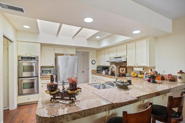 6034 Wenrich Drive, San Diego CA: https://media.crmls.org/mediaz/03858eaf-160d-4847-81fb-35b515ccf044.jpg