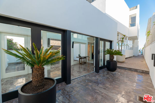 23754 MALIBU Road, Malibu CA: https://media.crmls.org/mediaz/0385b612-3a61-4962-9702-7d027946ba6e.jpg