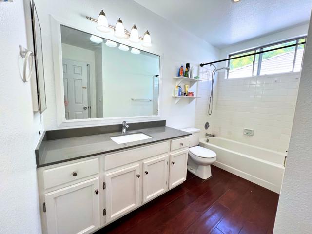 85 Phillips Ct, Tracy CA: https://media.crmls.org/mediaz/0385d386-843b-4512-9da4-bfc89fdb806d.jpg