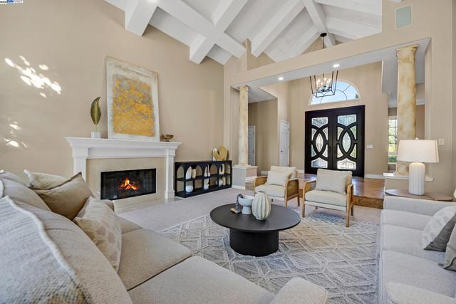 24 Timberview Ct., Danville CA: https://media.crmls.org/mediaz/0385e262-8fa3-4ac6-9bff-fe9f3c395533.jpg