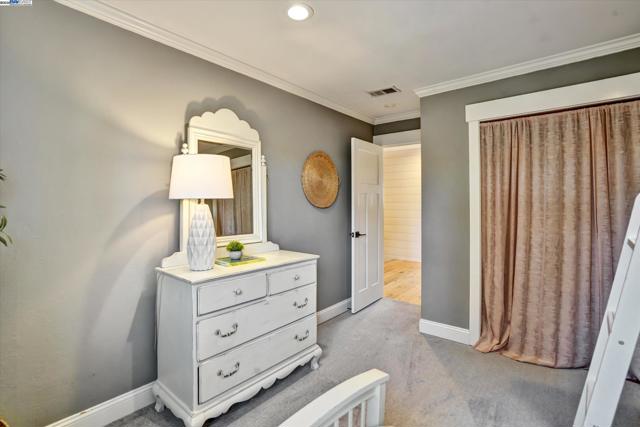 27 Serene Ct, Danville CA: https://media.crmls.org/mediaz/0385ea6b-ef6e-447a-ad69-325f3ff6eeee.jpg