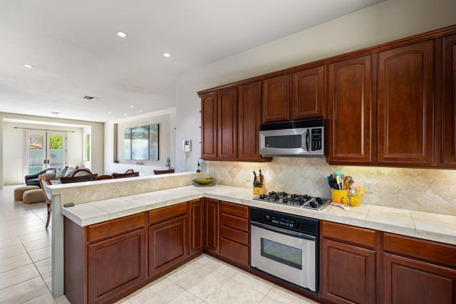 54385 Avenida Madero, La Quinta CA: https://media.crmls.org/mediaz/03861116-b654-4bb6-9fab-260240336760.jpg