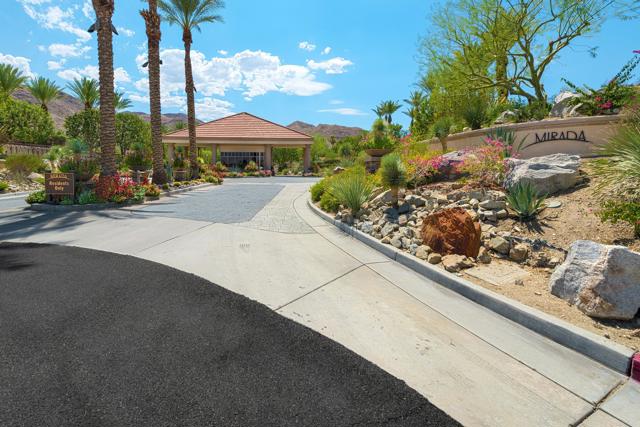 28 Grande View Court, Rancho Mirage CA: https://media.crmls.org/mediaz/0386dd5f-befa-4724-8377-a5bcee68d3e4.jpg