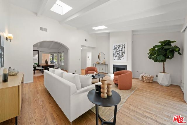 1220 N Norman Place, Los Angeles CA: https://media.crmls.org/mediaz/0386fa15-4d57-4fab-9519-95c643acf426.jpg