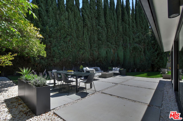 15431 Milbank Street, Encino CA: https://media.crmls.org/mediaz/03871d5a-da7e-45d0-80cf-a9ac8c9c4f22.jpg