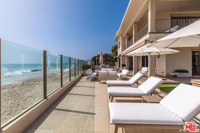 22368 Pacific Coast Highway, Malibu CA: https://media.crmls.org/mediaz/0387360d-6744-453c-b898-0a1e51997238.jpg