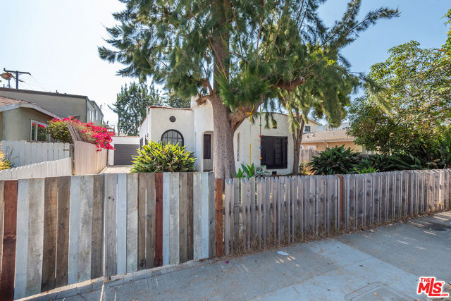 2134 Stewart St, Santa Monica, CA 90404