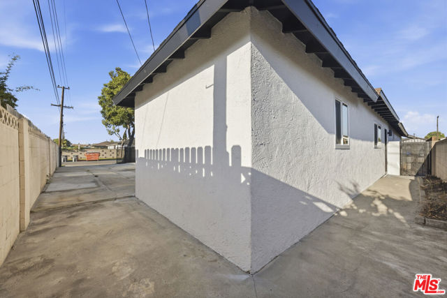 Image 57 of 70 For 19203 Galway Avenue