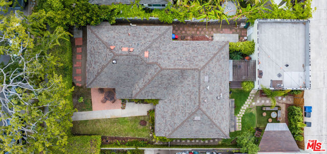 10739 Jefferson Boulevard, Culver City CA: https://media.crmls.org/mediaz/0387c48d-a887-43bd-88df-97ad86484de3.jpg