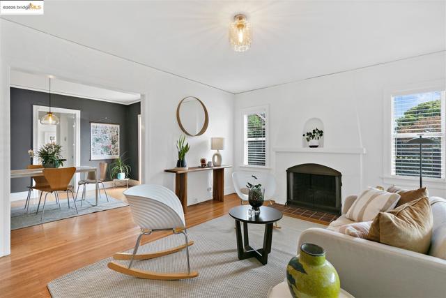 2201 Spaulding Ave, Berkeley CA: https://media.crmls.org/mediaz/0388c465-12de-4a17-ab3e-65948ae5df9c.jpg