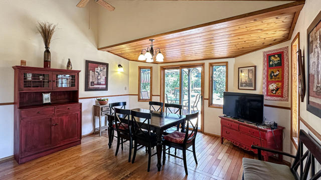 26748 Mcmahan, Idyllwild CA: https://media.crmls.org/mediaz/03896644-af50-4f19-8bfe-222bf6fd5785.jpg