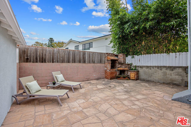 210 S Bundy Drive, Los Angeles CA: https://media.crmls.org/mediaz/03898d6a-1349-4533-a766-8dba933ff085.jpg