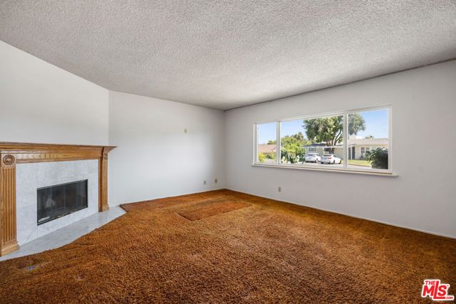 2659 Luray Circle, Simi Valley CA: https://media.crmls.org/mediaz/03899d26-fb04-4973-9391-3a9303e99205.jpg