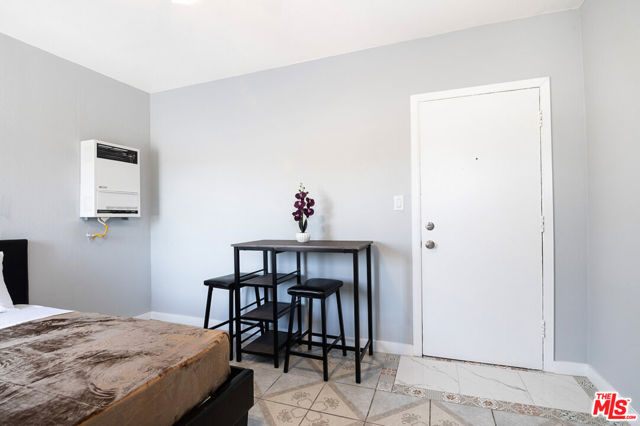 930 Fraser Avenue, Los Angeles CA: https://media.crmls.org/mediaz/0389e339-6c61-4075-864a-fdc924fbfbab.jpg