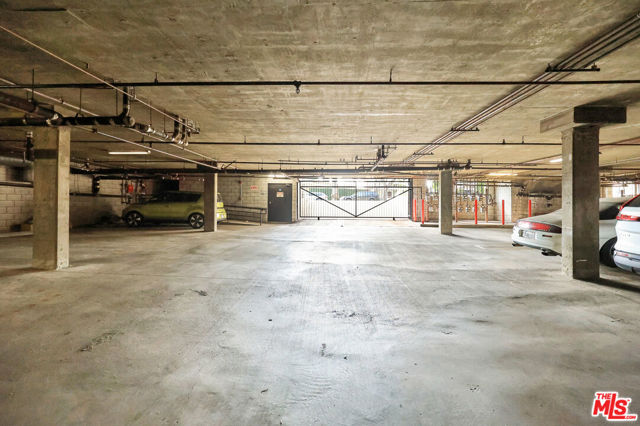 Image 19 of 24 For 1818 Vassar Street