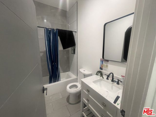 5813 Cleon Avenue, 3 photo 13
