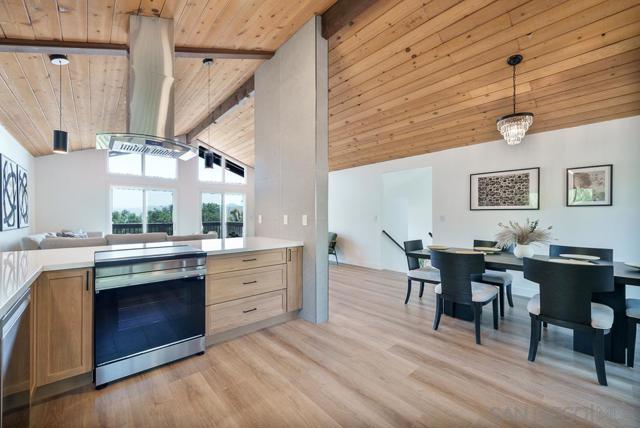 2927 Lawrence Ln, Escondido CA: https://media.crmls.org/mediaz/038bbd63-dd17-4e00-bb0c-aa6392d78a98.jpg