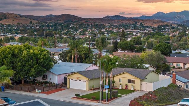 9447 Medina Dr, Santee CA: https://media.crmls.org/mediaz/038bc9e7-55a7-4459-aca6-36950e8061b0.jpg