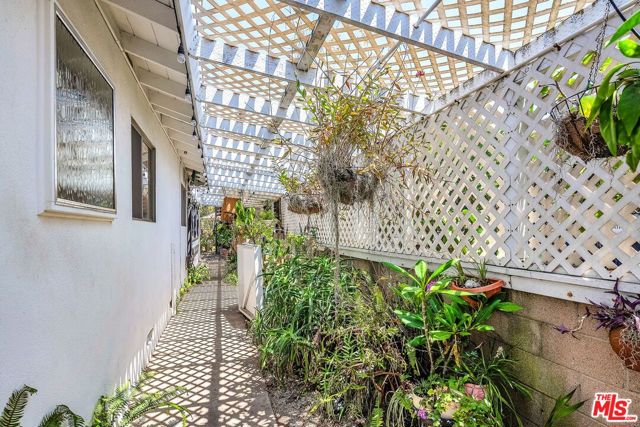 8732 Villanova Avenue, Los Angeles CA: https://media.crmls.org/mediaz/038be7a4-e367-44a7-a2b7-a6c1c1103dcc.jpg
