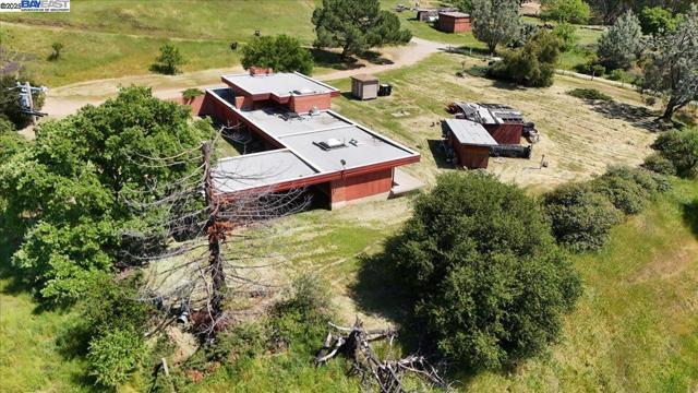 6400 Mines Rd, Livermore CA: https://media.crmls.org/mediaz/038c3319-1c36-48f3-b8ee-8ee599b3b746.jpg