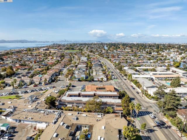 2106 Otis Dr, Alameda CA: https://media.crmls.org/mediaz/038c7c4f-94af-4dd3-ac26-4d313f184cfb.jpg