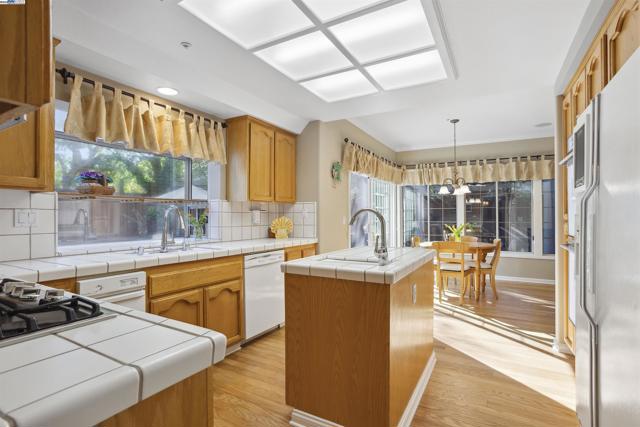304 AVONDALE LANE, Livermore CA: https://media.crmls.org/mediaz/038cb7a6-29f2-4b94-a12a-7df1c7537d2e.jpg