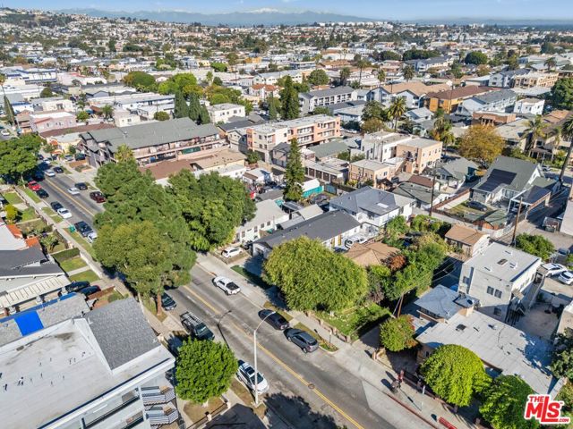 1036 Cherry Avenue, Long Beach CA: https://media.crmls.org/mediaz/038d319b-bbb0-4056-83fe-9bbea445cf2b.jpg