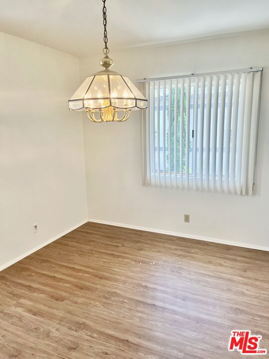 3331 Inglewood Boulevard, Los Angeles CA: https://media.crmls.org/mediaz/038d55ce-4076-41f7-96f3-48f10028e89b.jpg