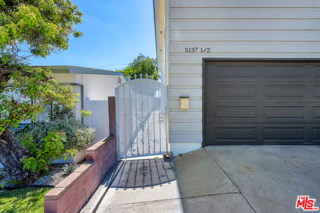 5137 1/2 Reynier Avenue, Los Angeles CA: https://media.crmls.org/mediaz/038d567b-1bbe-4105-8d62-77faf7519188.jpg