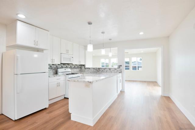 812 West St, San Diego CA: https://media.crmls.org/mediaz/038d5b42-0d5a-49c2-b65b-ff324c374c3f.jpg