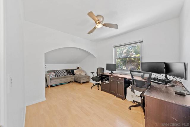 2492 Royal Saint James Dr, El Cajon CA: https://media.crmls.org/mediaz/038d7e5e-efb9-4c47-b142-03a832165438.jpg