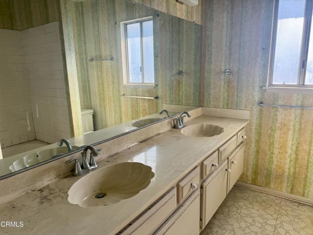 3542 Stiles Avenue, Camarillo CA: https://media.crmls.org/mediaz/038e5902-427d-4c10-8221-4c74750146d2.jpg